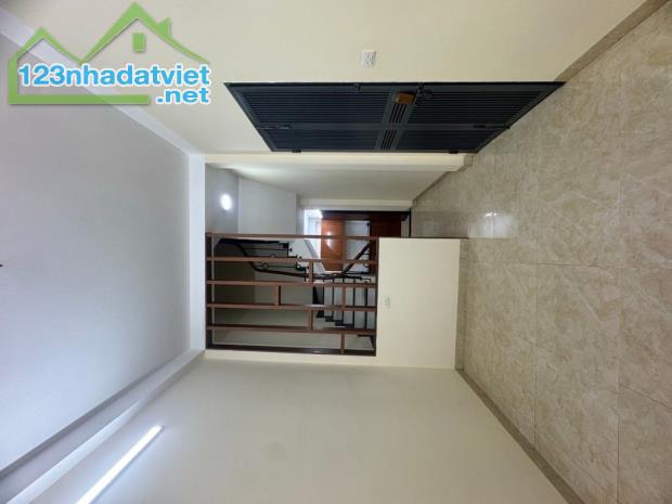 Siêu Hiếm. Bán Nhà Sài Đồng, Long Biên 33m2, 4T chỉ 5,7 tỷ (ngõ ô tô đỗ gần) - 2