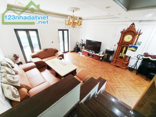 -BÁN GẤP-SIÊU PHẨM TRUNG TÂM VIỆT HƯNG – 5 TẦNG THANG MÁY – GARA 2 Ô TÔ – NỘI THẤT ĐẲNG CẤ - 1