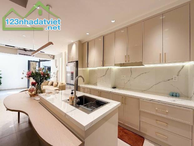 NGAY VINCOM LÊ VĂN VIỆT CHỈ NHĨNH 6 TỶ - 4 TẦNG X 90M2 NỘI THẤT ĐẸP NHƯ MƠ - 2