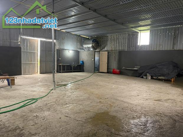 Cho thuê kho tại Bala, Phố Xốm dt 350m2, oto tải vào tận nơi. Giá 2x triệu/tháng