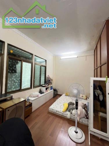 Cần bán nhà ngõ Trần Cao Vân, HBT giá 4 tỷ, 22m2x3T, ảnh thật - 1