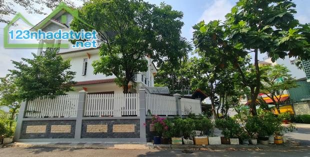 Biệt thự Lô góc 2 MT Đường 63, Bình Trưng Đông – 214m² (10×22m) x 3 tầng