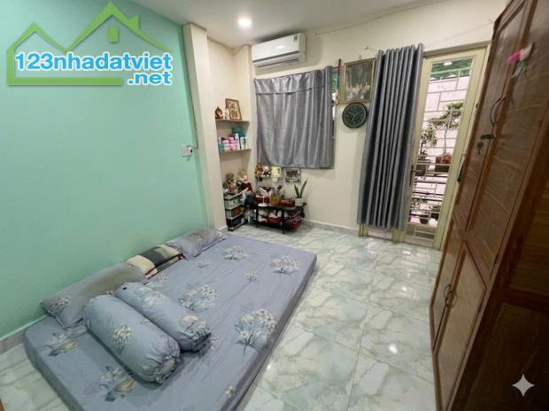 CMT8 Quận 3 – 3 Tầng – 32 m2 – 5.5 t.ỷ – Sổ vuông đẹp - 2