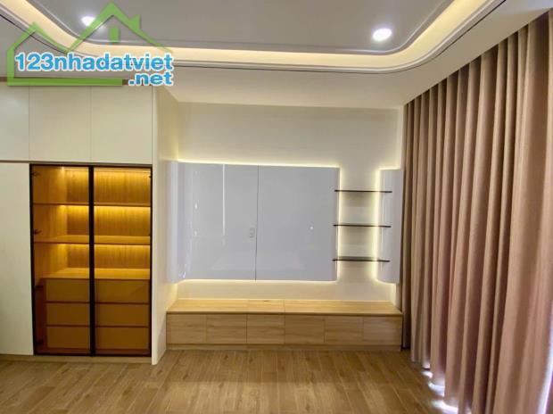 Chỉ Hơn 5 TỶ -  Nhà Đẹp 63M2 - Hẻm Ô TÔ Thông - sát Nguyễn Duy Trinh. - 5