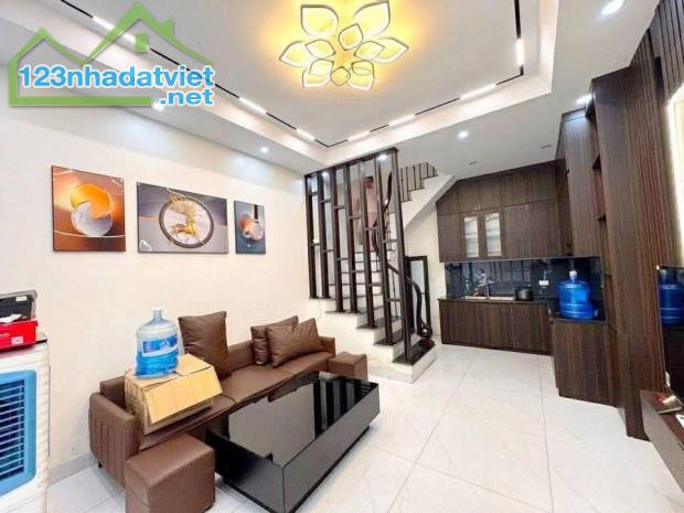 Cần Bán Nhà Thanh Am, Phường Việt Hưng, Long Biên 33m2, 5T chỉ 6,85 tỷ