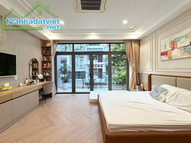 Cuộc sống xa hoa hạnh phúc tại trung tâm Sài Gòn. - 1