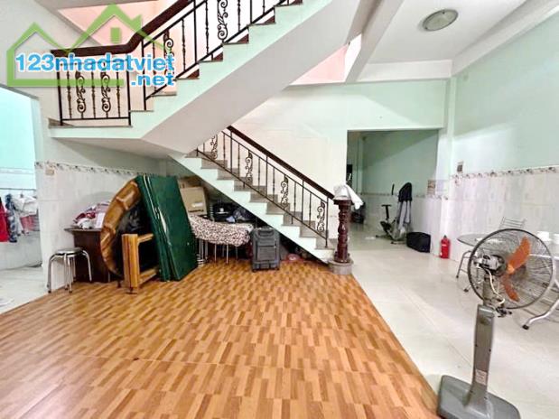 Nhà 4 tầng (6.2x30m) mặt tiền KD đường Bùi Minh Trực – Gần QL50 Quận 8 - 2