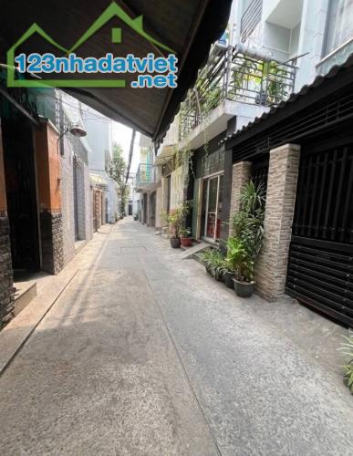 Bán nhà Dương Bá Trạc P.2 Q.8. Diện tích 76m2. Cách mặt t.i.ề.n đường khoảng 100m.