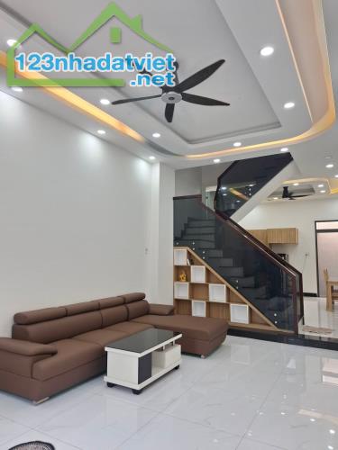 4 X15, SÁT KHU TÊN LỬA, 3 TẦNG, GIÁP QUẬN 6, Chỉ 5.X🧄 [npbxnm.a]
