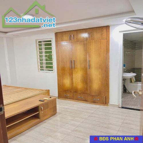 Đúng 49 bước chân ra mặt tiềnn Đỗ Xuân Hợp – Tìm đâu ra căn thứ 2? Nhà phố 4 tầng 4 pn.