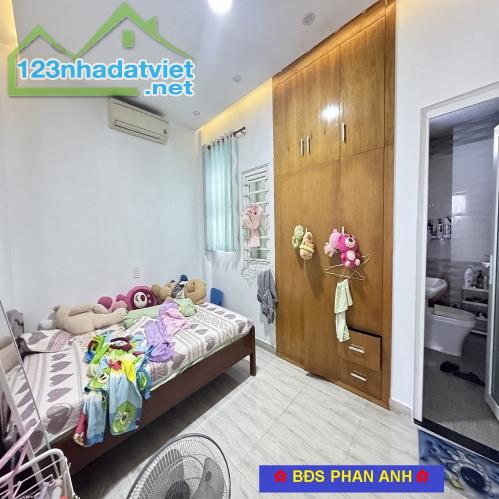 Đúng 49 bước chân ra mặt tiềnn Đỗ Xuân Hợp – Tìm đâu ra căn thứ 2? Nhà phố 4 tầng 4 pn. - 4