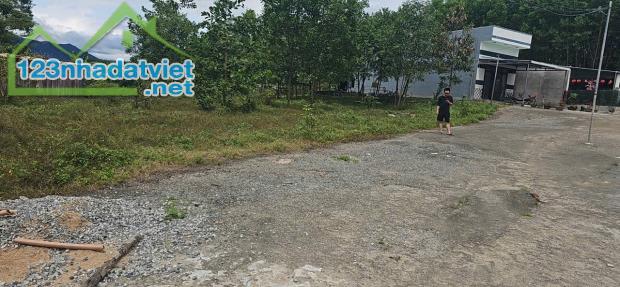 Bán gấp 213m đất Hoà Phong chỉ hơn 1 tỷ đường 10m, ngang 8m, nhìn ra hồ, MTG