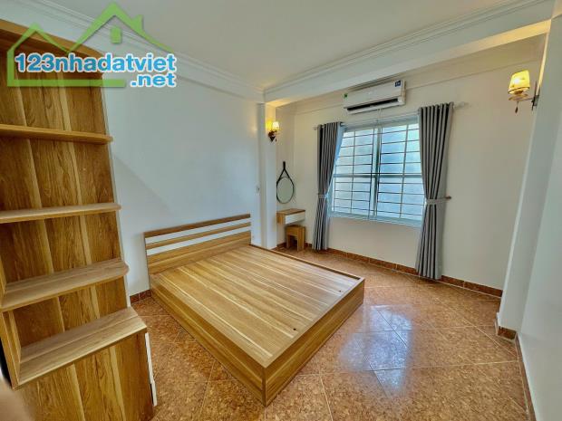 Cho thuê nhà 5 tầng ngõ 13 Lĩnh Nam, Hoàng Mai. Giá: 11.5tr - 3