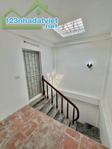Cho thuê nhà 5 tầng ngõ 13 Lĩnh Nam, Hoàng Mai. Giá: 11.5tr - 4