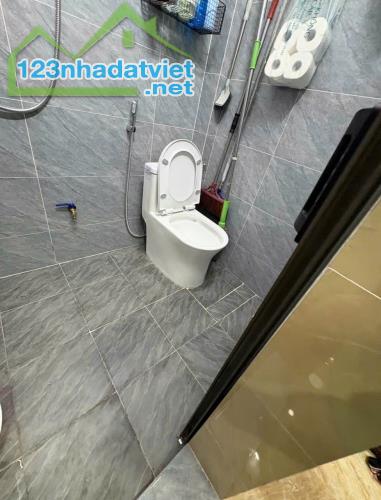 Bán căn hộ ở phố Hàng chuối, sổ đỏ chính chủ