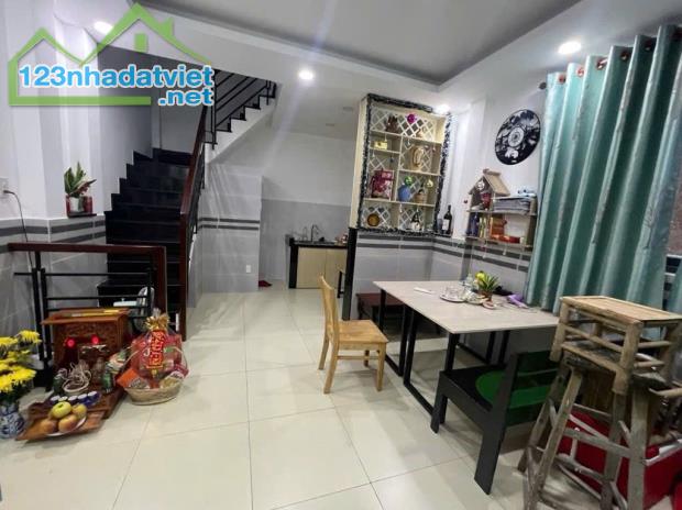 Lê Văn Sỹ Quận 3 – 3 Tầng – 23 m2– 5 t.ỷ – Ngang 4m đẹp - 1