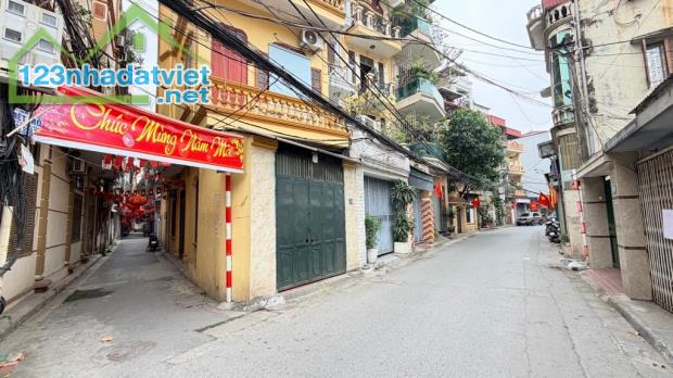 BÁN ĐẤT ĐẸP PHỐ Ô CÁCH - VIỆT HƯNG - PHÂN LÔ QUÂN ĐỘI - Ô TÔ 7 CHỖ ĐỖ CỬA - NGÕ THÔNG - 1
