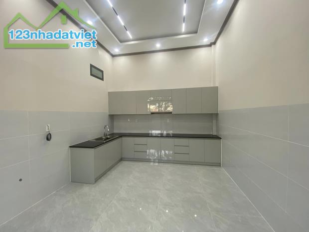 Siêu phẩm nhà cấp 4, 242,4m2, SHR, Giá 1 tỷ 250, Xã Tân An Hội. - 2