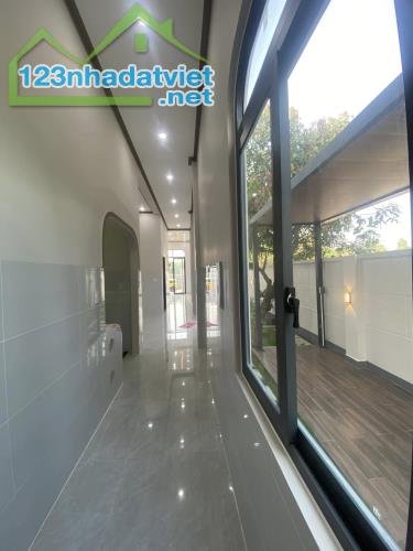 Siêu phẩm nhà cấp 4, 242,4m2, SHR, Giá 1 tỷ 250, Xã Tân An Hội.