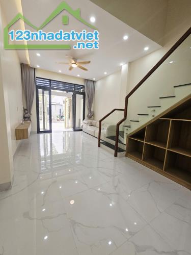 💥💥 NHÀ PHỐ MỚI 3 TẦNG - HOÀN CÔNG 📐 53 M² (4x13.5) - 4 PHÒNG NGỦ 🚗 ĐƯỜNG 8 M CÓ VỈA HÈ - 1
