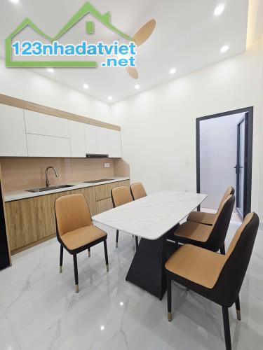 💥💥 NHÀ PHỐ MỚI 3 TẦNG - HOÀN CÔNG 📐 53 M² (4x13.5) - 4 PHÒNG NGỦ 🚗 ĐƯỜNG 8 M CÓ VỈA HÈ - 2