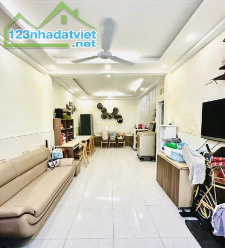 Nhà đẹp 2 Tầng, Sổ NỞ HẬU RẤT ĐẸP  gần 5m, thành thái quận 10