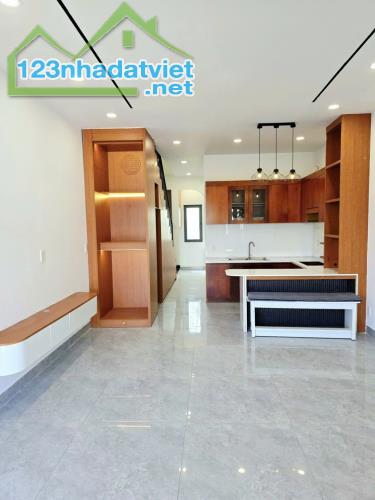 💥💥 NHÀ PHỐ 2 TẦNG 50 M² - VUÔNG A 4 - NGANG 4.2 M - 3 PHÒNG NGỦ 📝 HOÀN CÔNG ĐỦ - 5