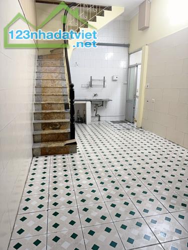 Cho thuê nhà 2 tầng Bạch Mai, gần các đại học Bách- Kinh- Xây
