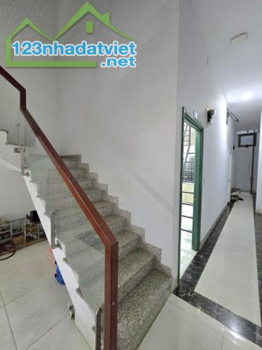 Gấp bán nhà Thủ Đức, 4 tầng, dt 86m2, giá 9.1 tỷ, gần MT Man Thiện. - 1