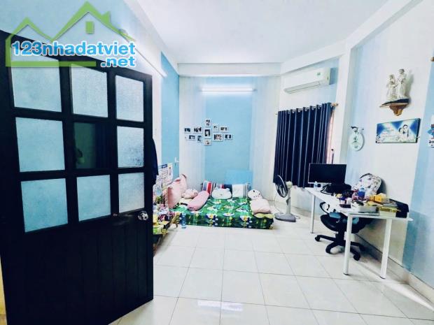 Mô tả: CẠNH NGÃ 6 GÒ VẤP – HẺM XE TẢI SÁT MẶT TIỀN – 60M2 VUÔNG VỨC – 4 TẦNG – CHỈ 8 TỶ 2 - 4