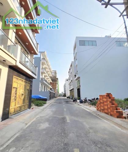 BÁN ĐẤT ĐẸP SÁT HUƠ.G LỘ 2 NỐI DÀI - ĐƯỜNG XE TẢI - ( 4X18M )