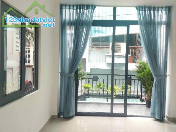 Nhà 31m*3 tầng, ngay Trường Sa sát MT, mới đẹp ở ngay chỉ 6 tỷ