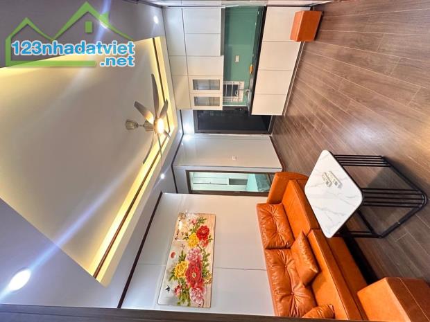 BÁN GẤP SIÊU CHDV ĐÔNG QUAN - CẦU GIẤY, DT 140M, 30M RA Ô TÔ TRÁNH, CHÀO 26 TỶ