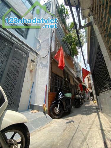 Bán đất tặng nhà CMT8 Quận 3 – 36m2 – Sát Quận 1 – Xây tự do - 6.3 tỷ - 1