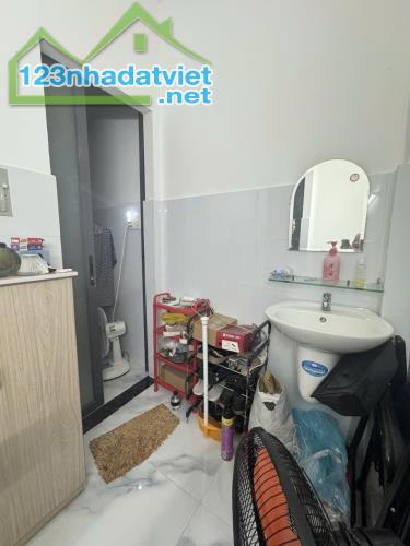 CHIẾN LƯỢC GIÁP BÌNH TRỊ ĐÔNG 17M2 2 TẦNG ĐÚC 2PN SHR CHỈ 2.75 TỶ - 3