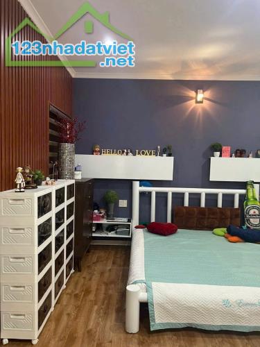 VILLA GÓC 2 MẶT TIỀN NGAY CHỢ HẠNH THÔNG TÂY - 129m2 (8×17) - HẦM + 3 LẦU - 4