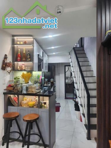 CMT8 Quận 3 – 2 Tầng – 34 $m^2$ – 6.6 t.ỷ – Sát mặt tiền - 2