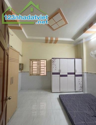 Bán nhà quận 8. Hẻm thẳng 1 trục cách mặt t.i.ề.n đường vài bước chân. - 5