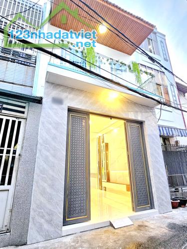 Nhà mới 2 tầng sát mặt tiền đường Bùi Minh Trực P.6 Quận 8