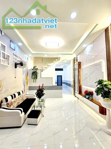 Nhà mới 2 tầng sát mặt tiền đường Bùi Minh Trực P.6 Quận 8 - 1