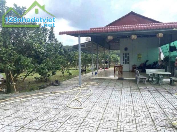 Bán mảnh đất 2541m2 có nhà cấp 4 ngay UBND Tân Hiệp .Giá 650triệu