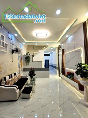 Bán nhà mới 2 mặt hẻm xe hơi Bùi Minh Trực Q.8. Cách 2 căn nhà ra mặt t.i.ề.n đường. - 3