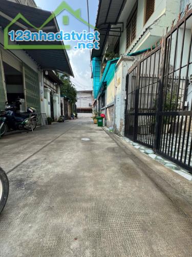 Bán nhà giá tốt hẻm xe hơi tới cửa Thới An 16 – Quận 12 – 80m2 – 2 tầng chỉ nhỉnh nhẹ 4 tỷ - 4