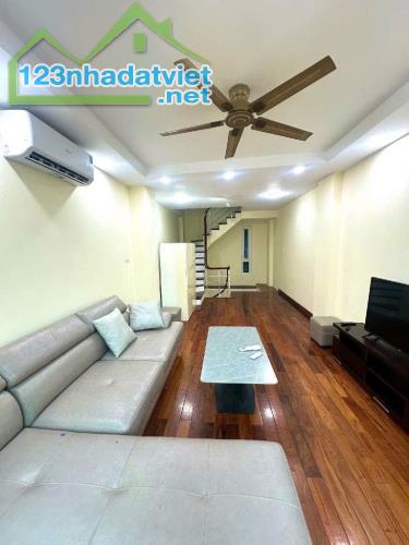 Bán nhà 7 tầng phố 8-3 , diện tích 100m2, giá 27 tỷ