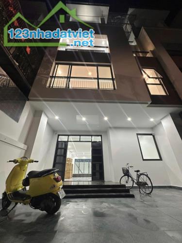 Cho thuê nhà KĐT Mỗ Lao, 150m2, 5 tầng, thang máy, nhà mới đẹp, làm văn phòng, để ở