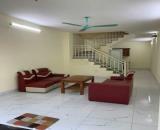 Cho thuê nhà ngõ ôtô phố Nguyễn Chính Hoàng Mai 36m x 3 tầng, giá 10tr/tháng