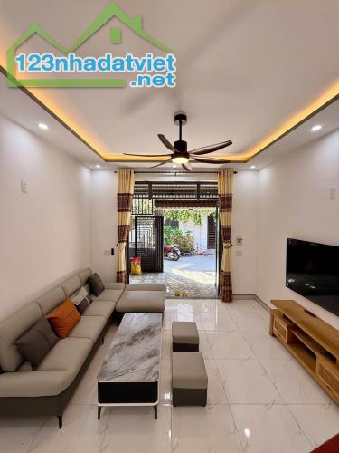 🏡✨ NHÀ ĐẸP HÒA KHÁNH – FULL NỘI THẤT CAO CẤP, CHỈ XÁCH VALI VÀO Ở ✨🏡 Giữa khu dân cư yên