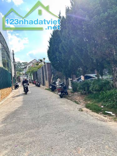 BÁN GẤP  NHÀ ĐƯỜNG LÊ HỒNG PHONG, ĐÀ LẠT GIÁ BÁN 5.5 TỶ
