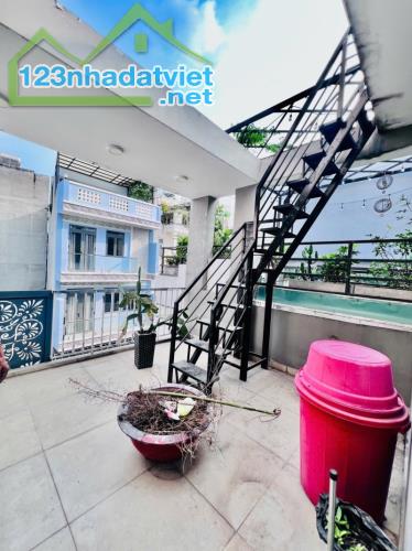 Gấp bán nhà Thủ Đức, 3 tầng, ngay phố Man Thiện, giá 6.6 tỷ, dt 71m2 - 5