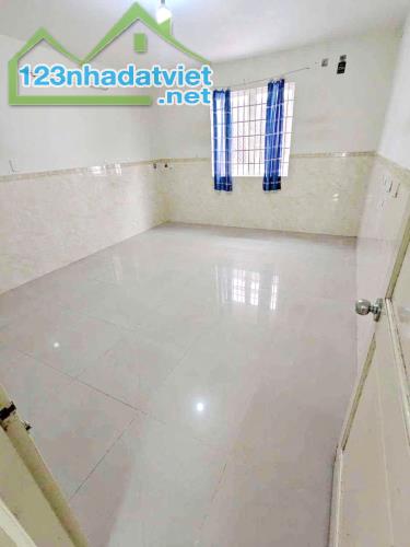 NHÀ 4 TẦNG (4X20M) MẶT TIỀN KDC CAO LỖ SÁT TTTM PARC MALL QUẬN 8 - 2